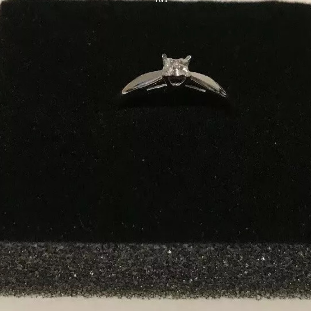 10K White Gold Diamond-Accent Promise Ring Size: 6